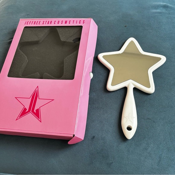 JEFFREE STAR COSMETICS
White glitter mirror - Picture 3 of 3